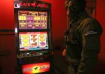 Nielegalne automaty do gier hazardowych w pomieszczeniu