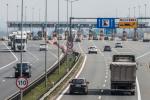 Zdjęcie przedstawiające bramki do poboru opłat na polskiej autostradzie